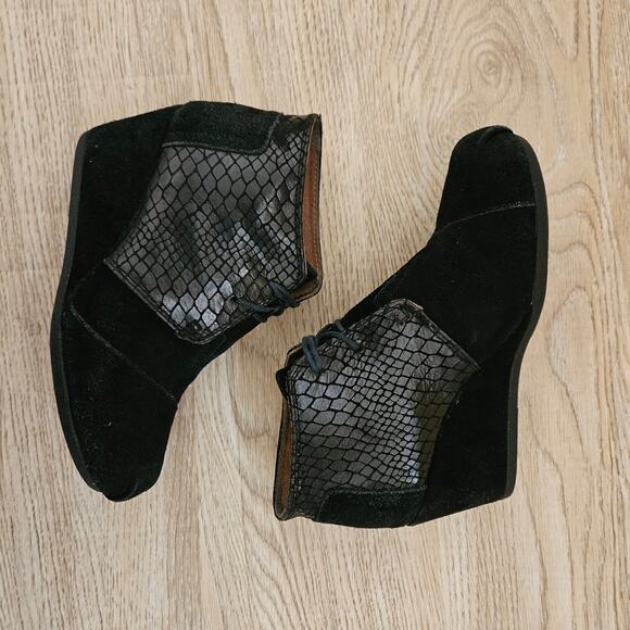 Toms Dessert Women's Size 7W Black Suede Leather Snake Print Wedge Ankle Booties - Picture 9 of 11